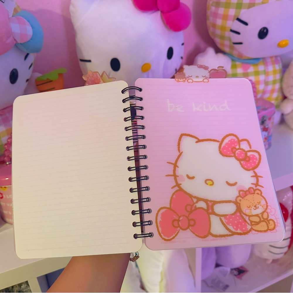 Hello Kitty Notebook - Picture 2 of 3
